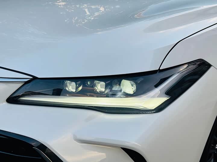 Фото 19 - Toyota Avalon