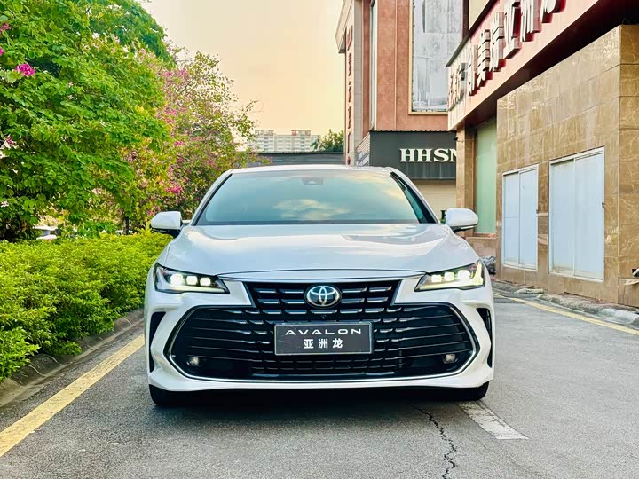 Фото 2 - Toyota Avalon