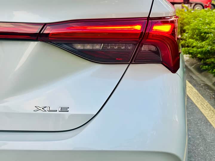 Фото 21 - Toyota Avalon