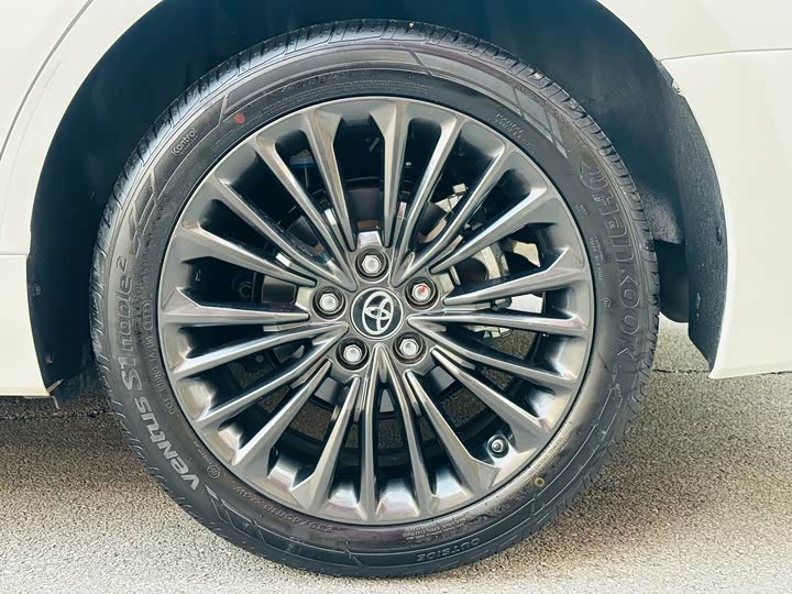 Фото 23 - Toyota Avalon