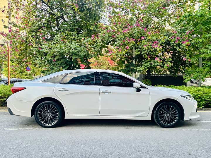 Фото 4 - Toyota Avalon