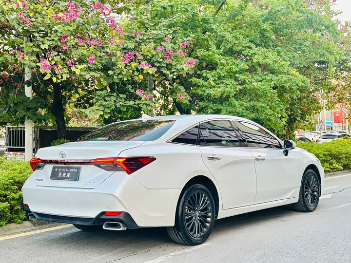 Фото 5 - Toyota Avalon