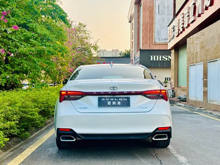 Фото 6 - Toyota Avalon