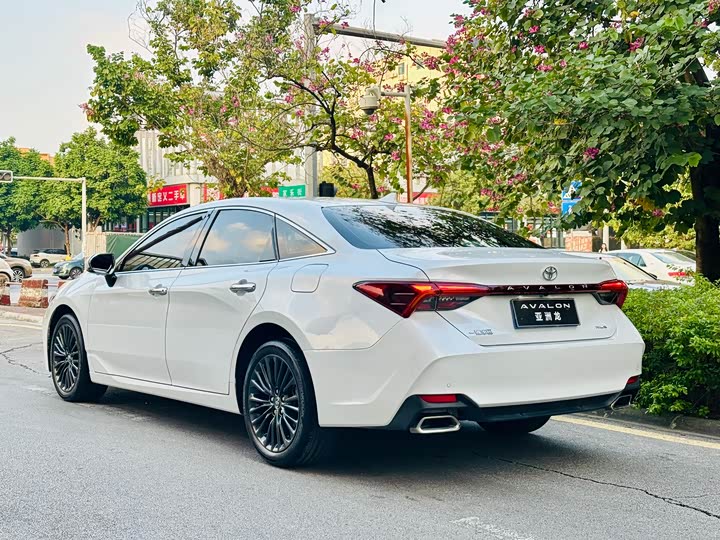 Фото 7 - Toyota Avalon