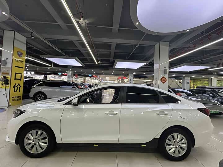 Фото 12 - Changan Eado EV