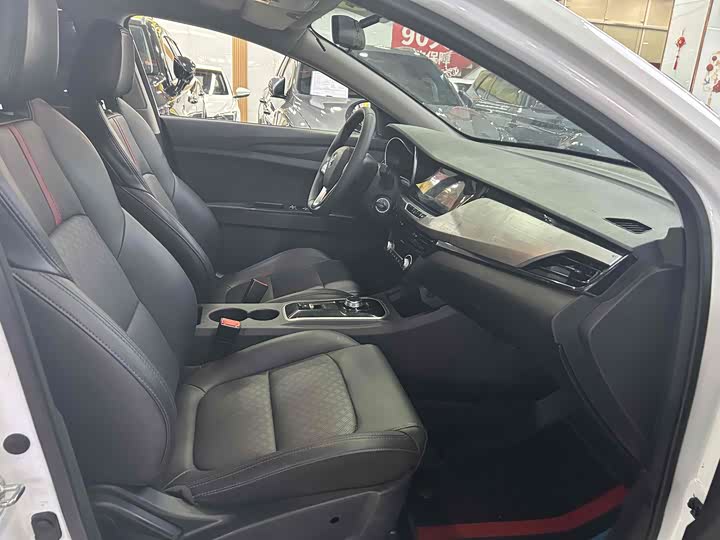 Фото 4 - Changan Eado EV