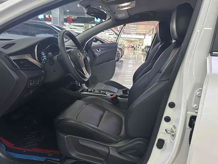 Фото 7 - Changan Eado EV