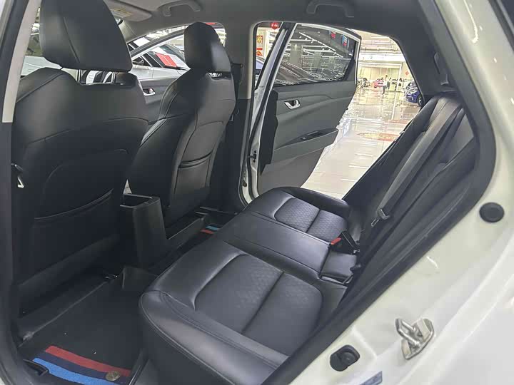 Фото 8 - Changan Eado EV