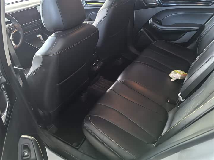 Фото 13 - Roewe i5