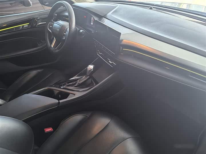 Фото 15 - Roewe i5