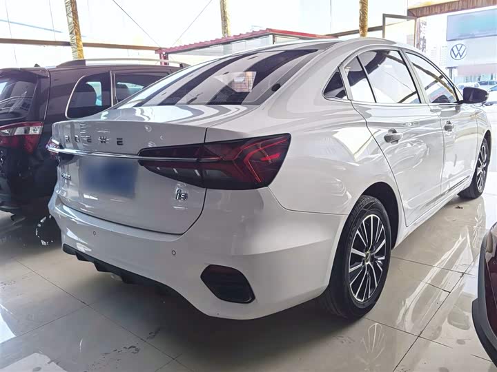 Фото 6 - Roewe i5