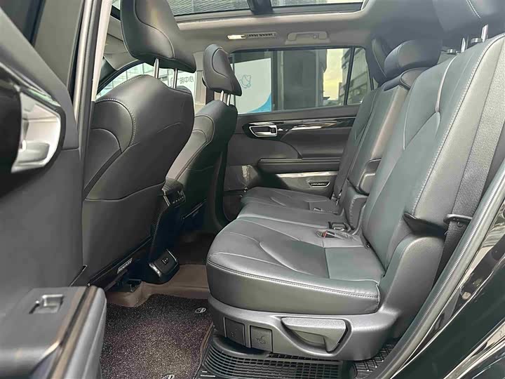 Фото 7 - Toyota Highlander