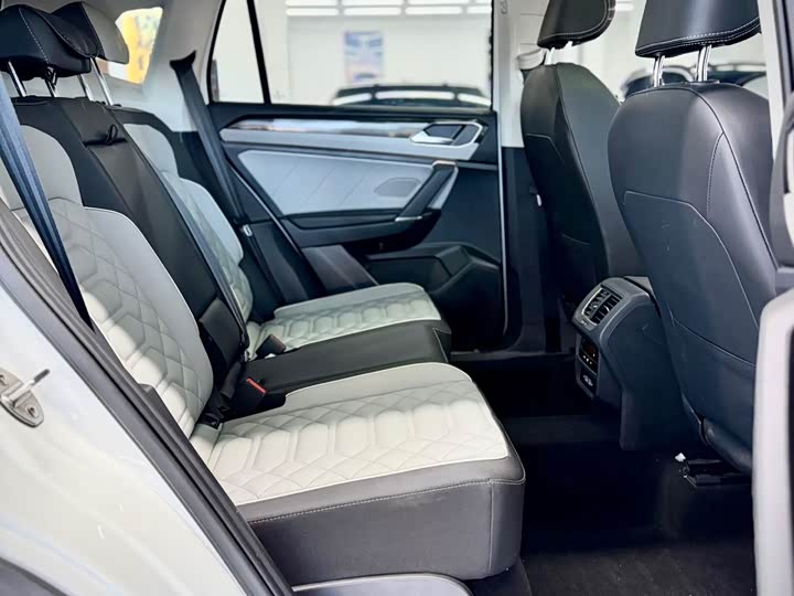 Фото 20 - Volkswagen Tayron