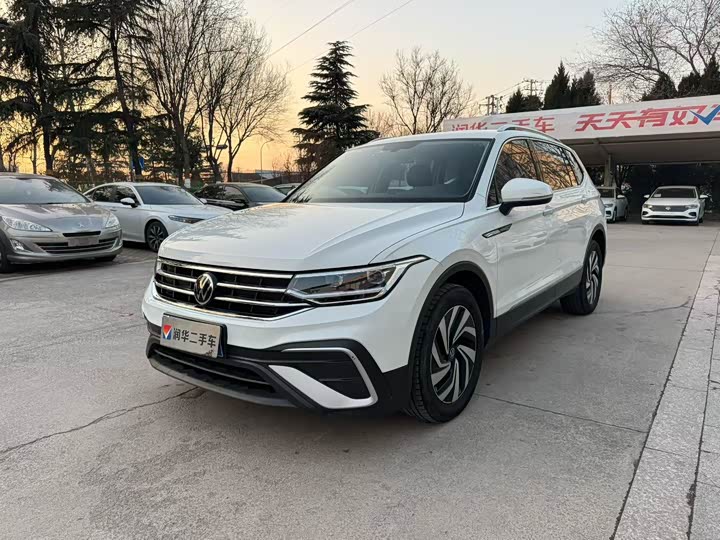 Фото 1 - Volkswagen Tiguan L Pro