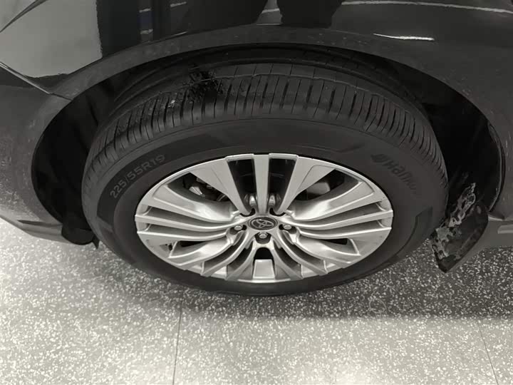 Фото 23 - Toyota Harrier