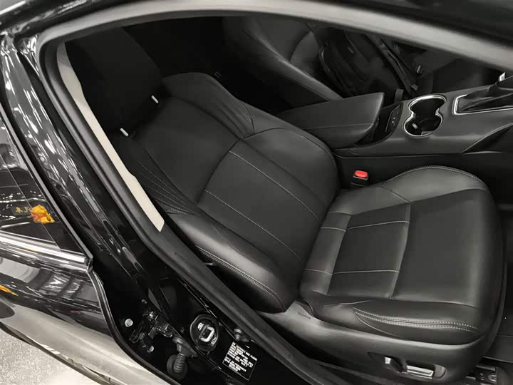 Фото 25 - Toyota Harrier