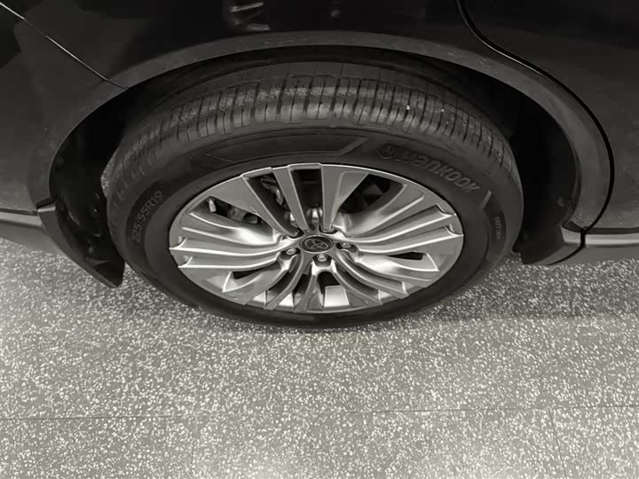 Фото 26 - Toyota Harrier