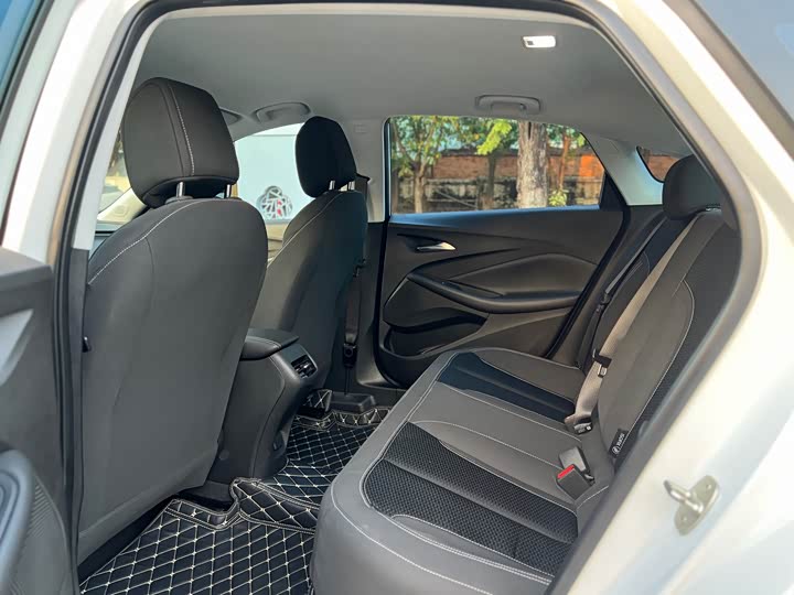 Фото 9 - Buick Verano