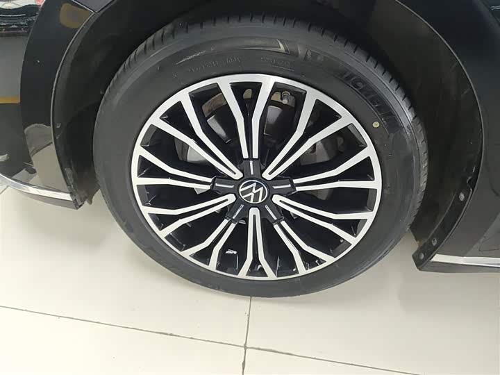 Фото 23 - Volkswagen Phideon