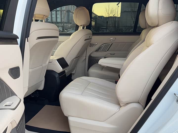 Фото 10 - Nio Onvo L90