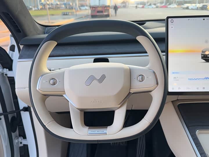 Фото 12 - Nio Onvo L90