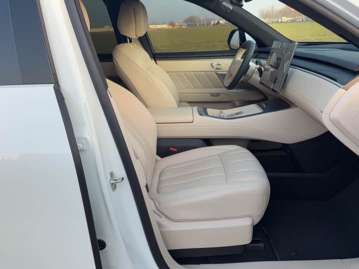 Фото 14 - Nio Onvo L90