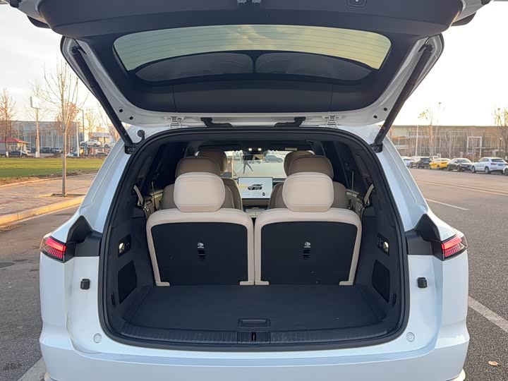 Фото 15 - Nio Onvo L90