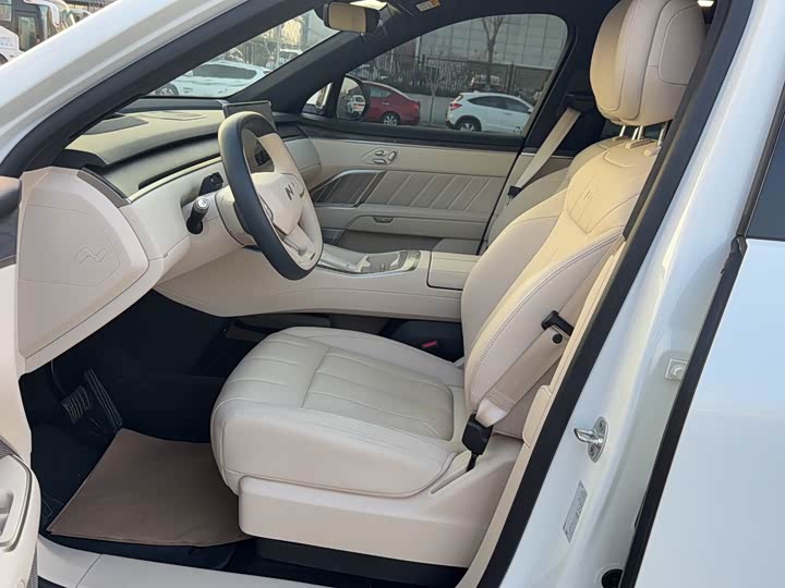 Фото 16 - Nio Onvo L90