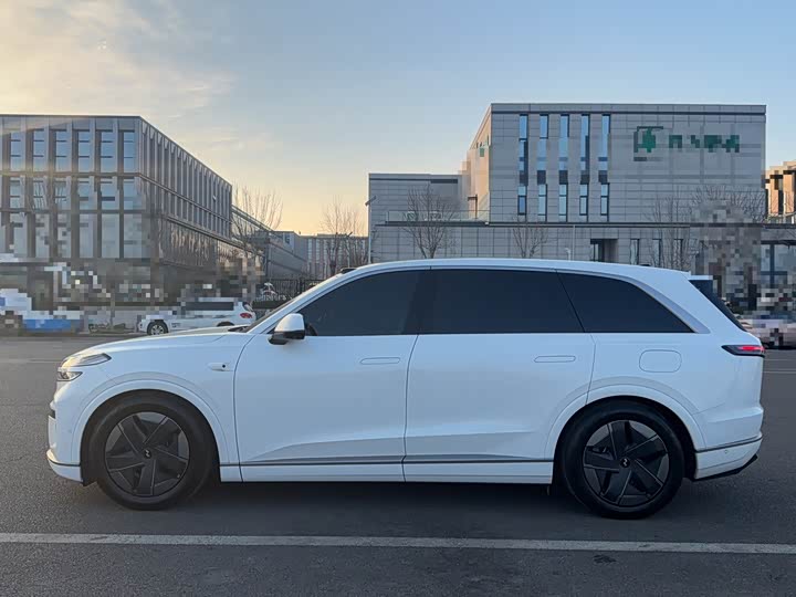 Фото 7 - Nio Onvo L90