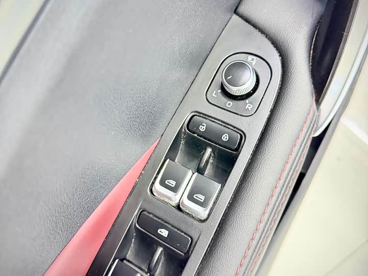 Фото 11 - Geely Coolray