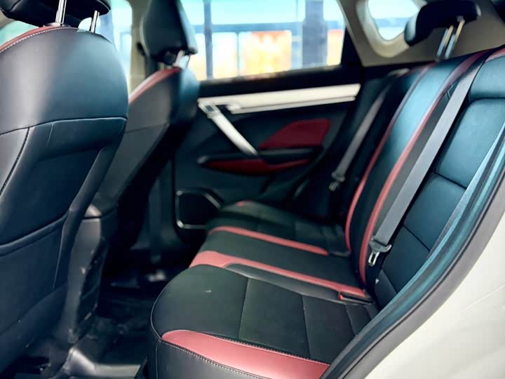 Фото 15 - Geely Coolray