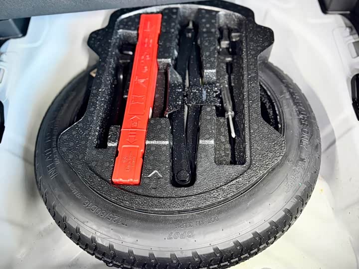 Фото 18 - Geely Coolray