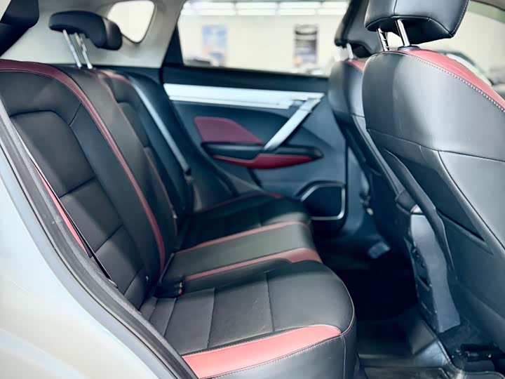 Фото 19 - Geely Coolray