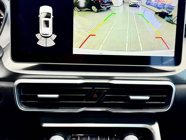 Фото 22 - Geely Coolray