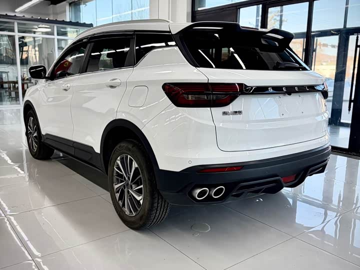 Фото 4 - Geely Coolray