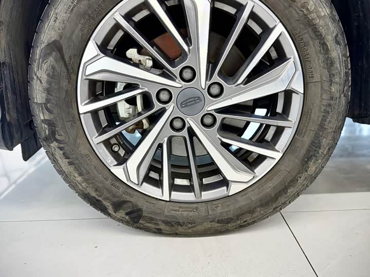 Фото 9 - Geely Coolray