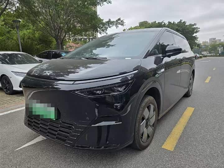 Фото 1 - XPeng X9