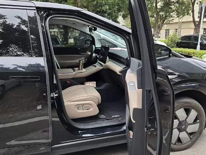 Фото 6 - XPeng X9