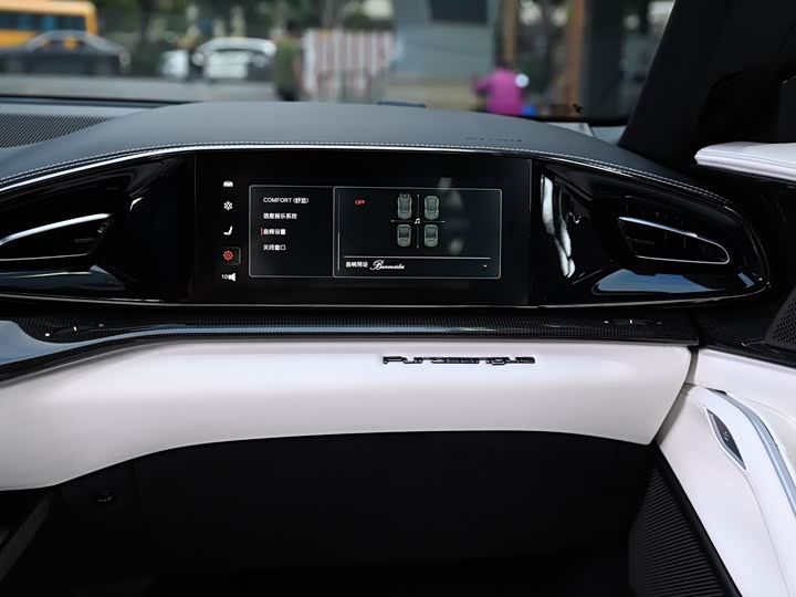 Фото 38 - Ferrari Purosangue