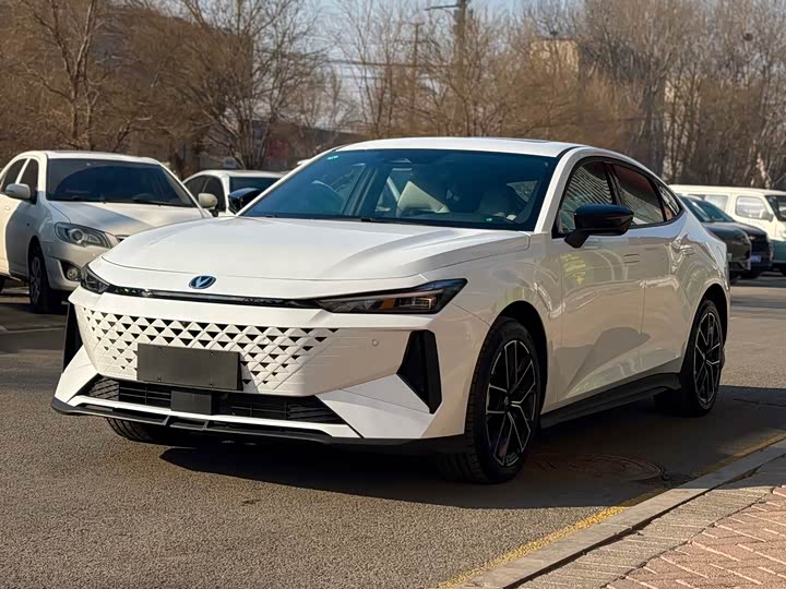 Фото 14 - Changan UNI-V Hybrid