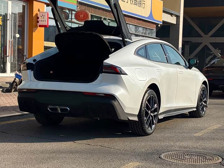 Фото 15 - Changan UNI-V Hybrid