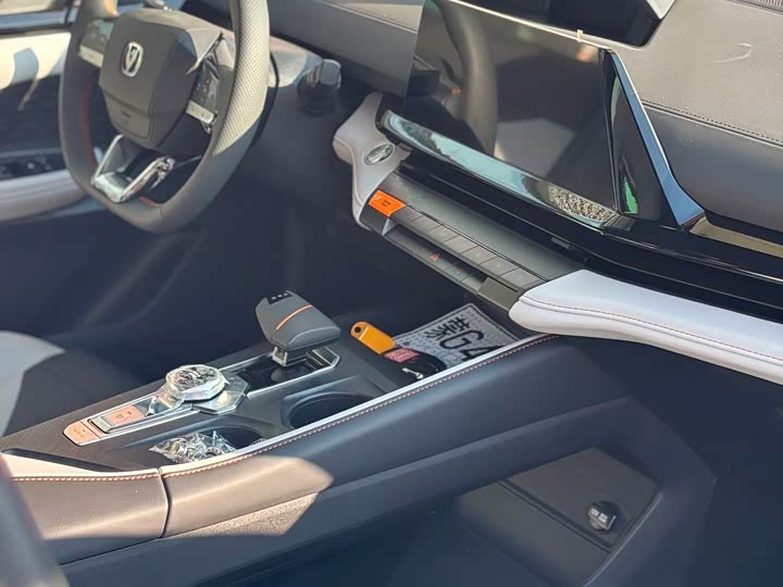 Фото 7 - Changan UNI-V Hybrid