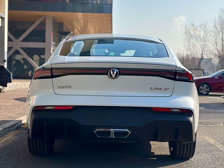 Фото 8 - Changan UNI-V Hybrid