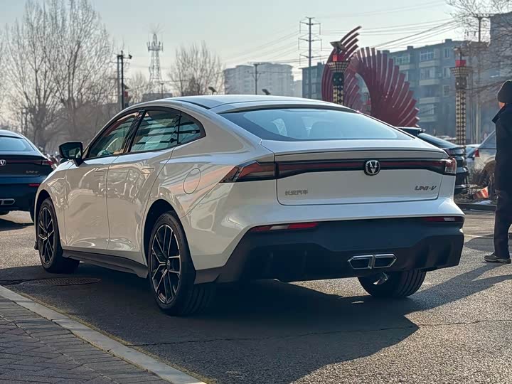 Фото 9 - Changan UNI-V Hybrid