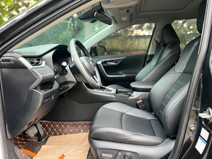 Фото 7 - Toyota Wildlander