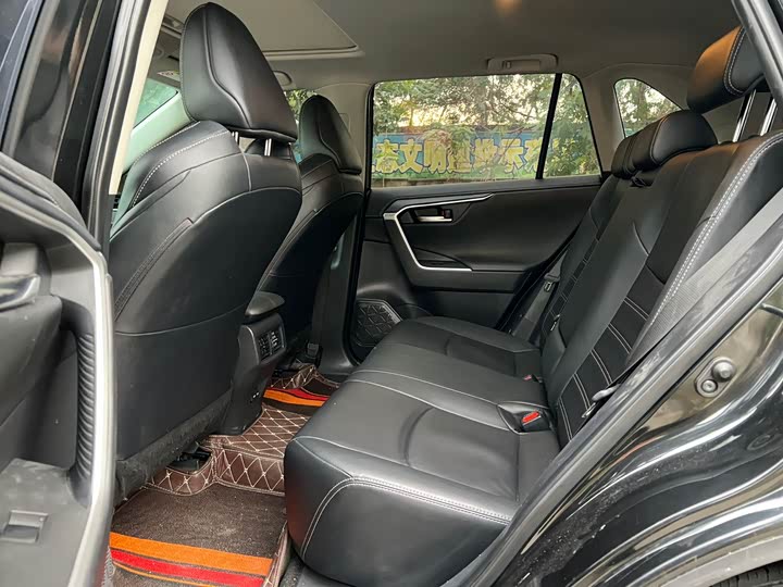 Фото 9 - Toyota Wildlander