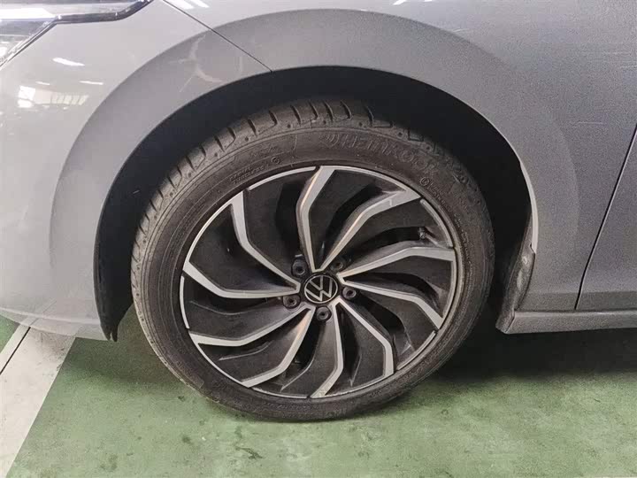 Фото 23 - Volkswagen Golf