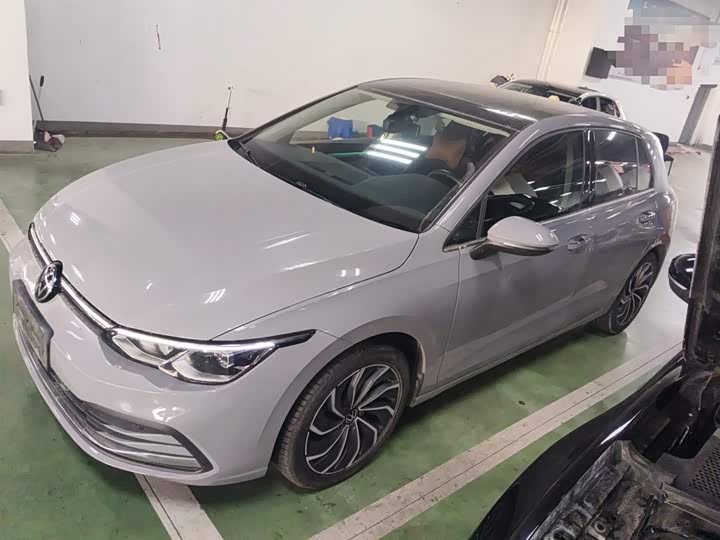 Фото 5 - Volkswagen Golf