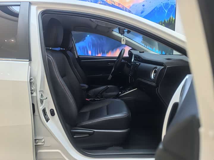 Фото 10 - Toyota Corolla Hybrid