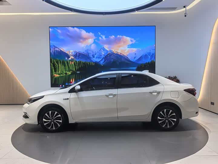 Фото 2 - Toyota Corolla Hybrid